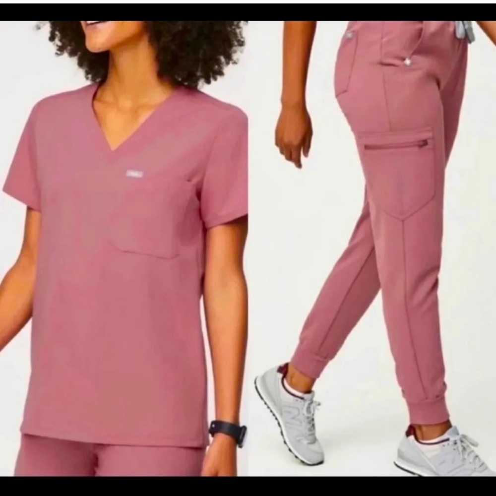 Full set Figs scrubs - XS Catalina Top & S Zamora Bottoms - Mauve